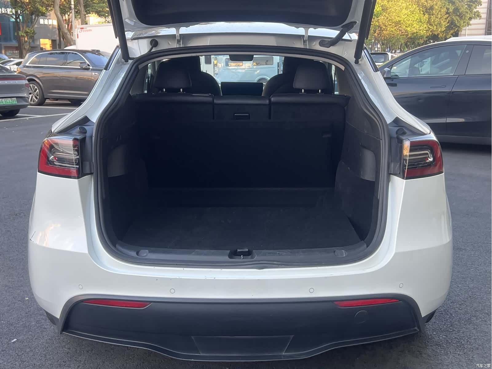 Tesla Model Y, 2023 20