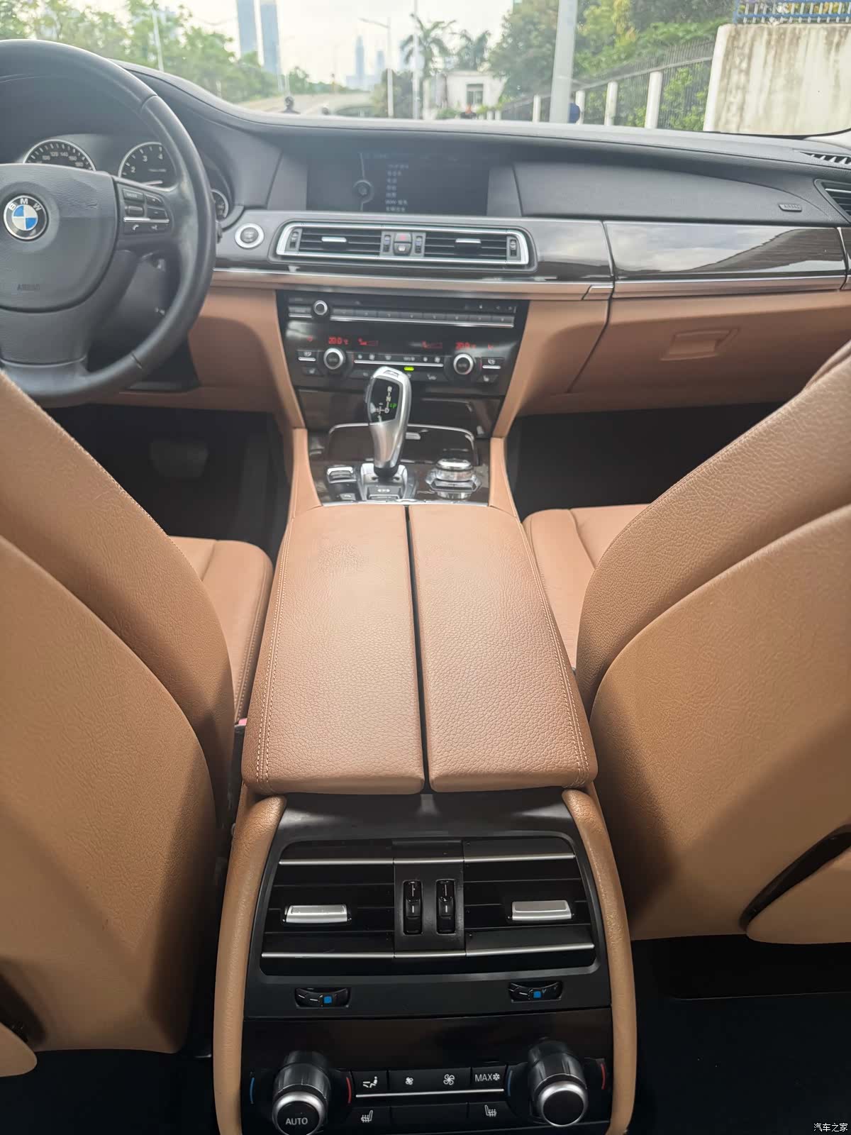 BMW 7 Series, 2011 11