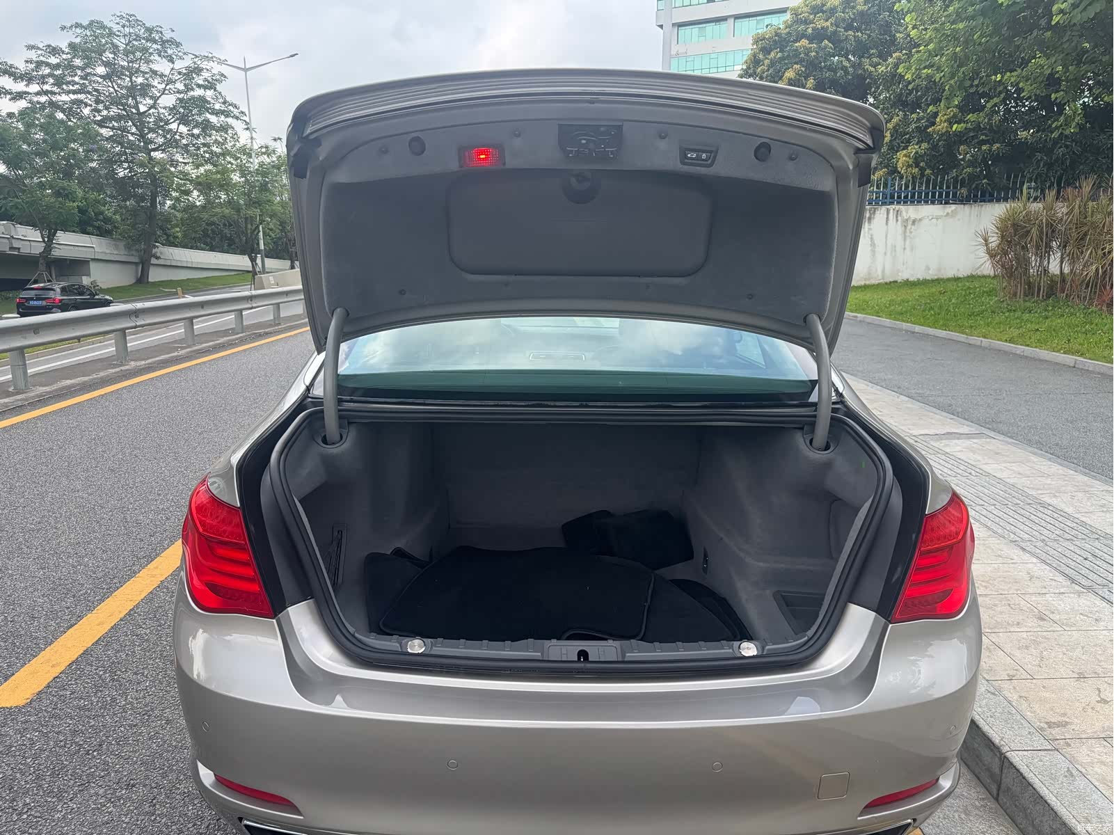 BMW 7 Series, 2011 14