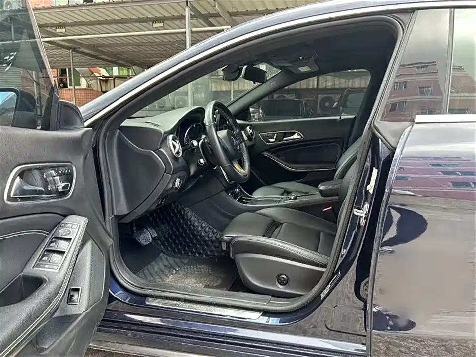 Mercedes-Benz CLA Mercedes-Benz CLA