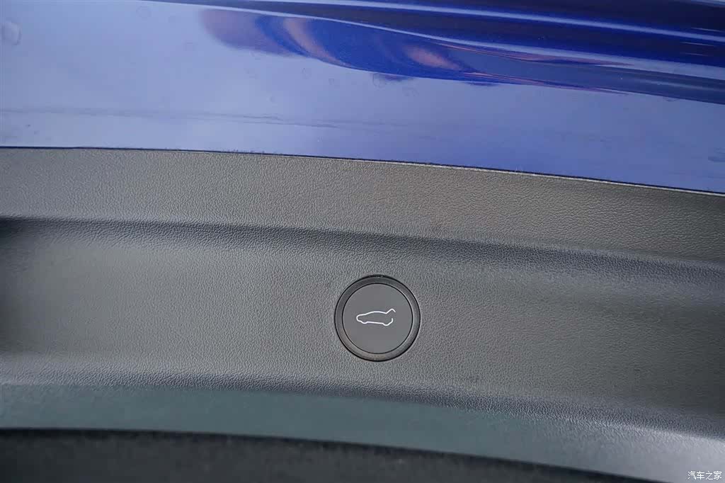Tesla Model Y, 2024 19