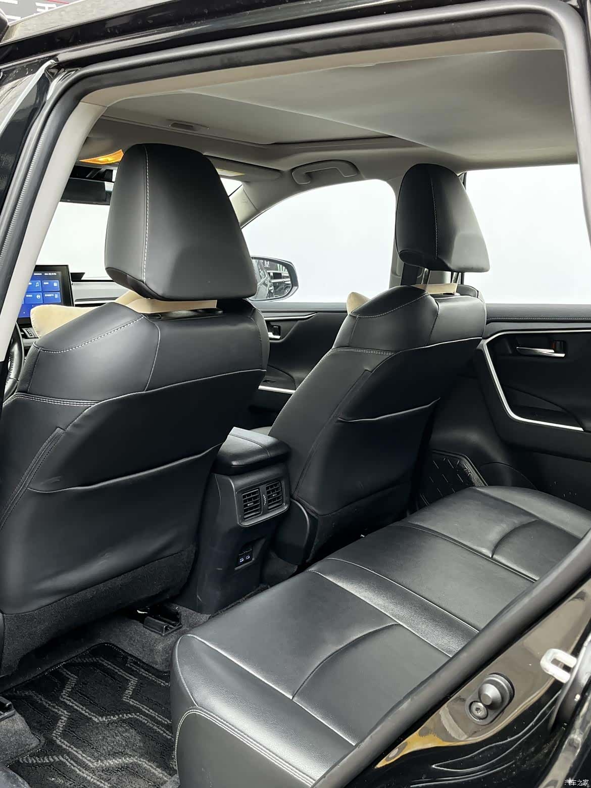 Toyota RAV4, 2022 23