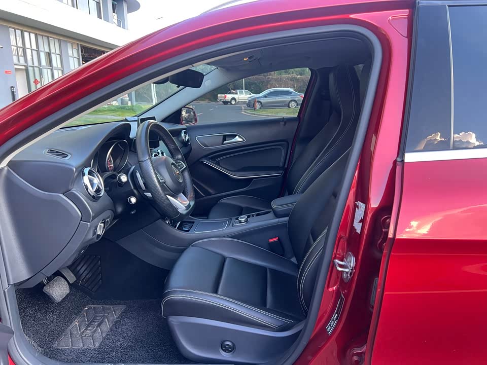 Mercedes-Benz GLA Mercedes-Benz GLA