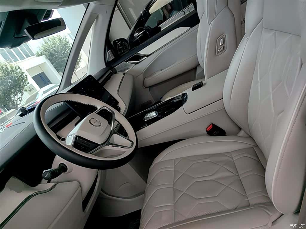 Volvo EM90, 2024 15