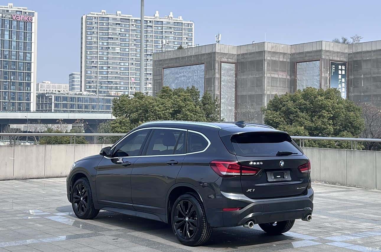 BMW X1, 2021 все фото