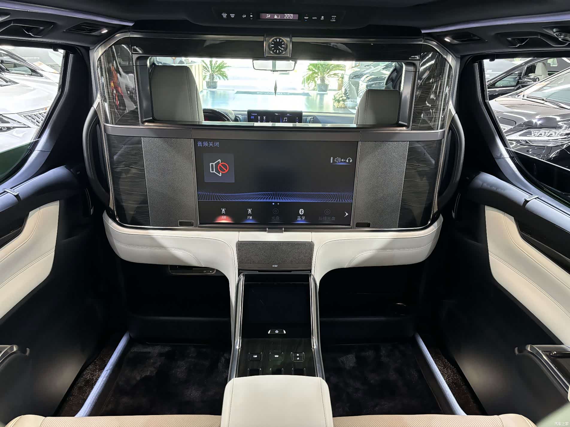 Lexus LM, 2023 20