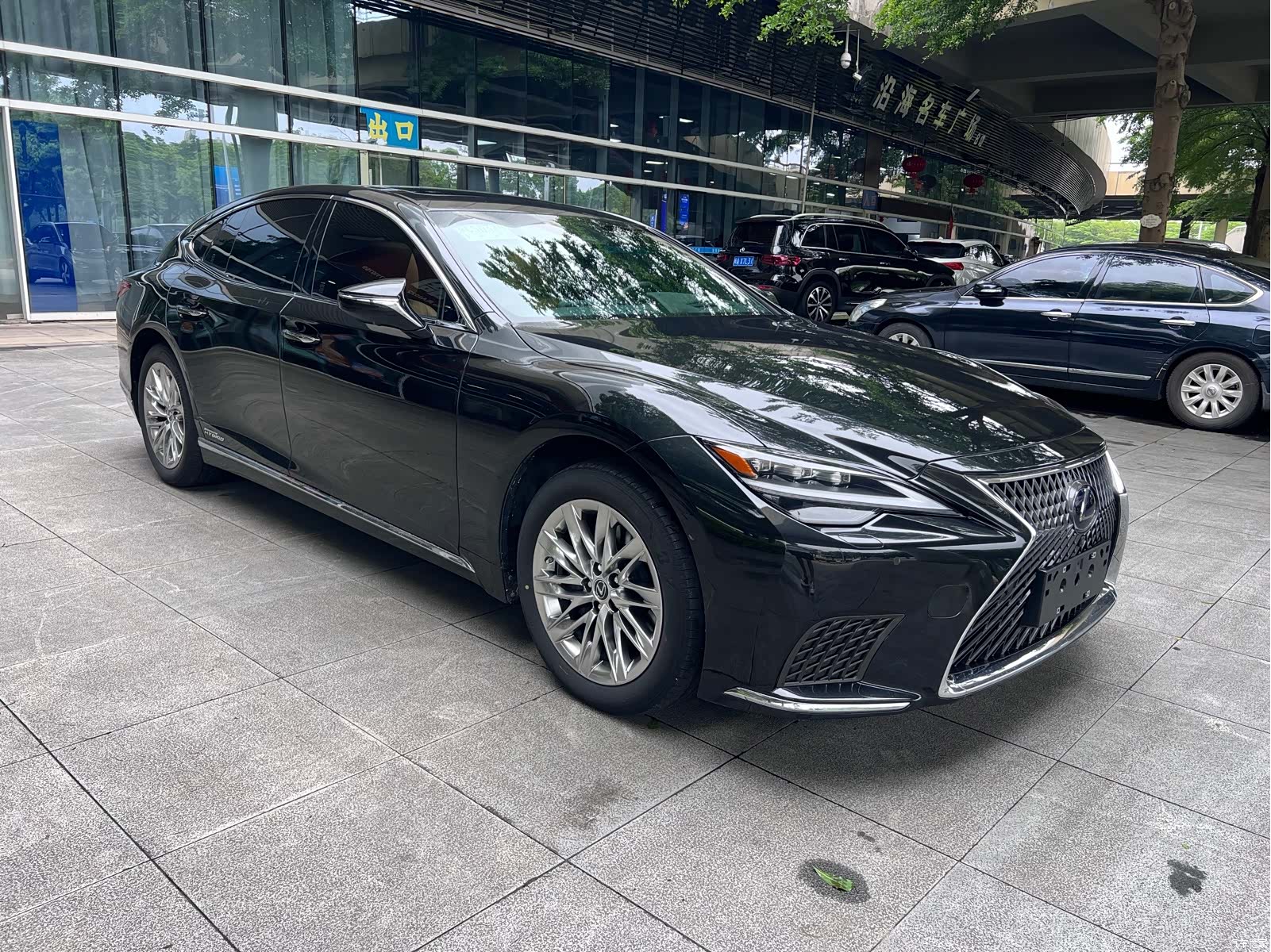 Lexus LS, 2023 3