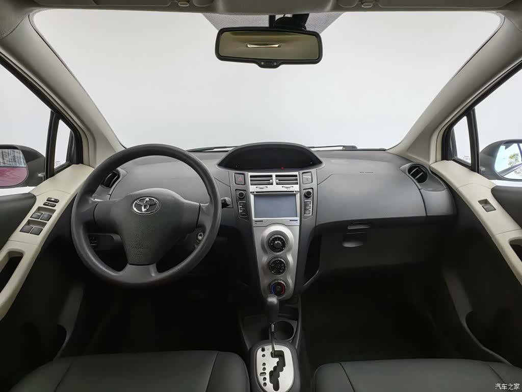 Toyota 1.6E, 2010 все фото