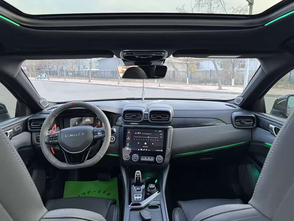Lynk & Co 03