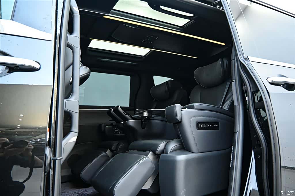 Lexus LM, 2024 13