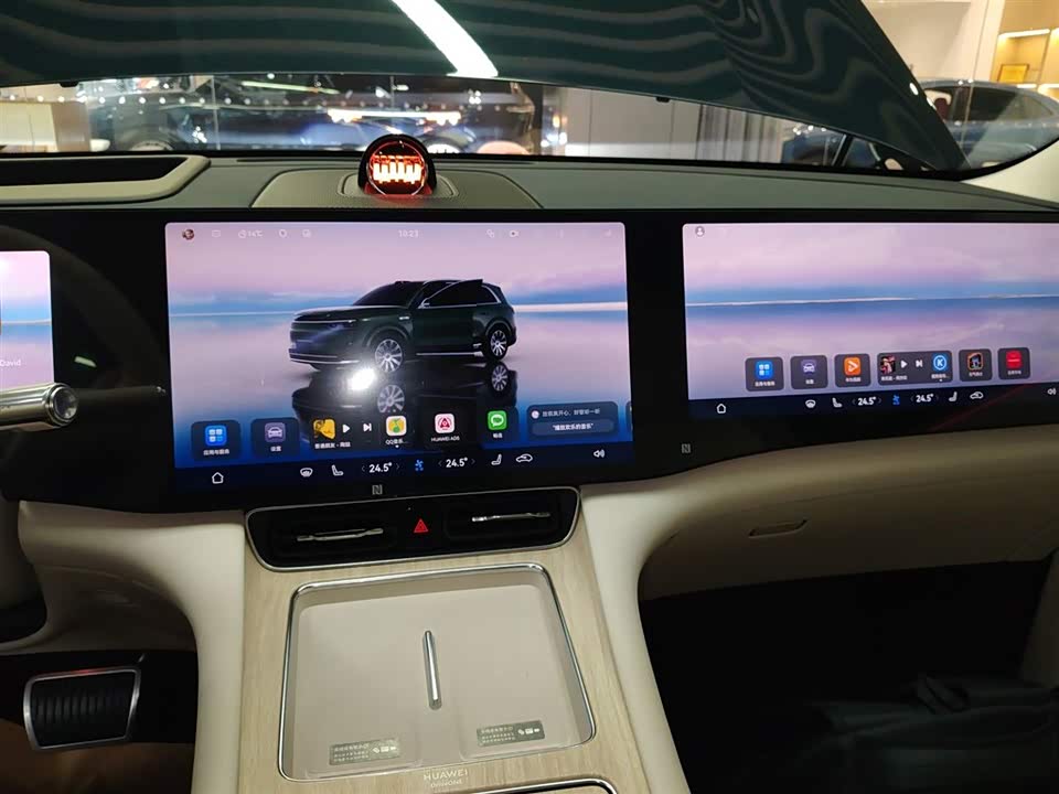 AITO Ask the world M8