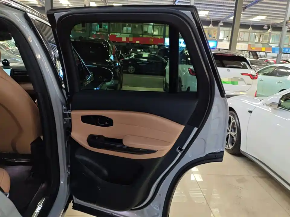 NIO ES6