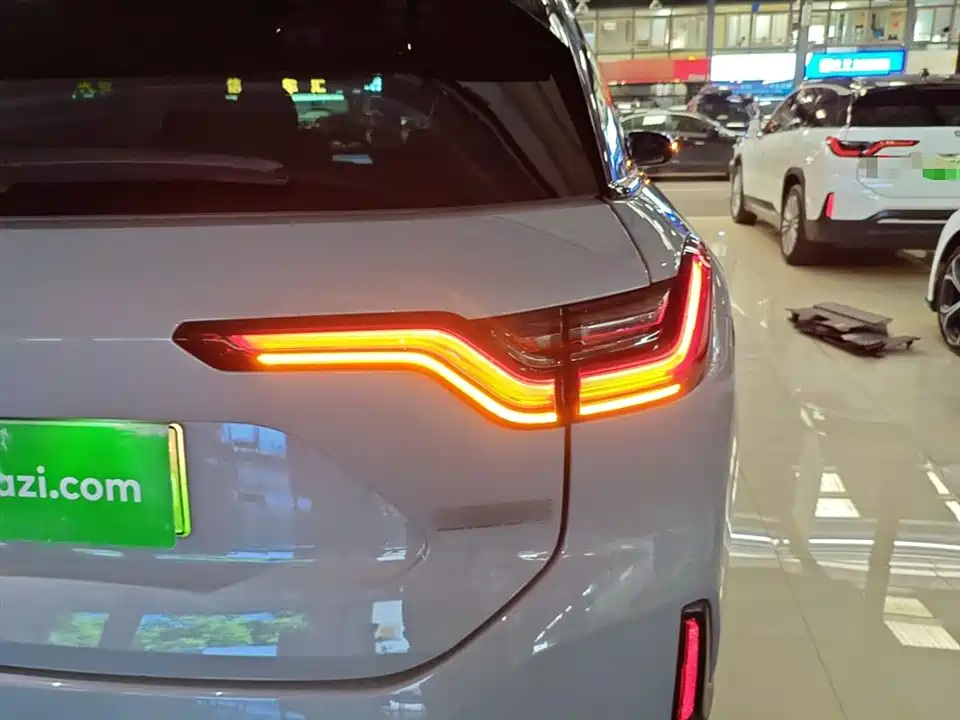 NIO ES6