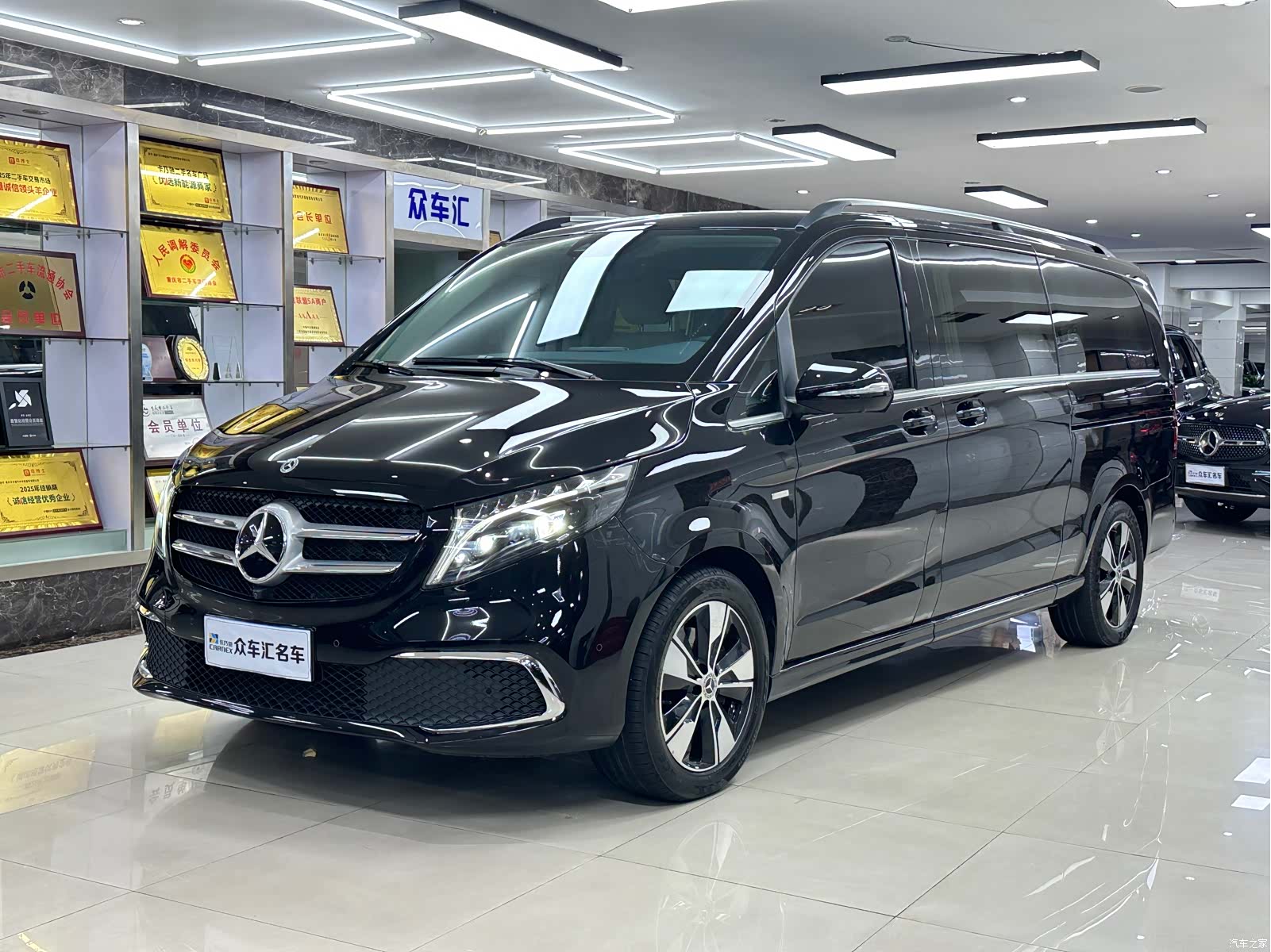 Mercedes-Benz V-Class, 2023 1