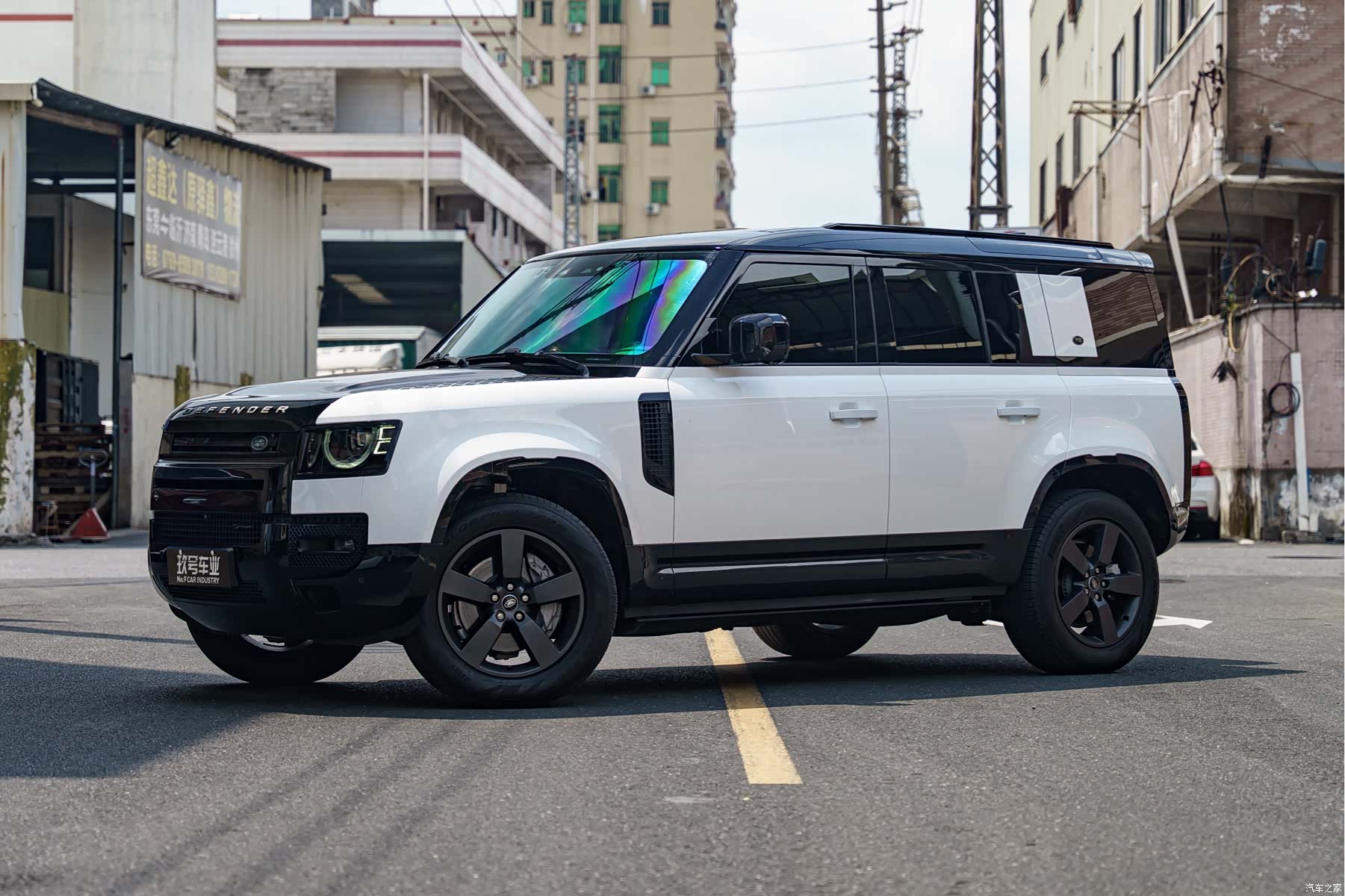 Land Rover Defender, 2023 1