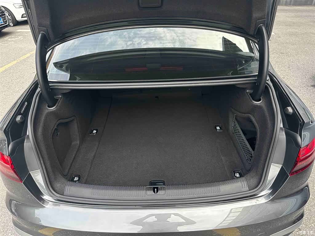 Audi A4L, 2023 20