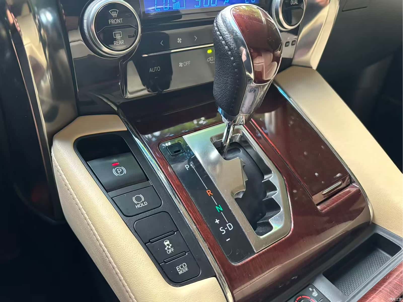 Toyota Alphard, 2015 10