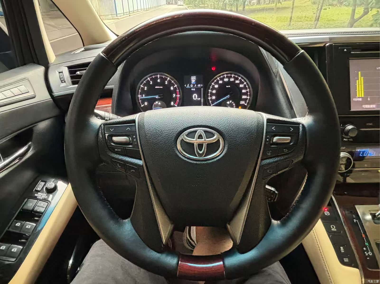 Toyota Alphard, 2015 9