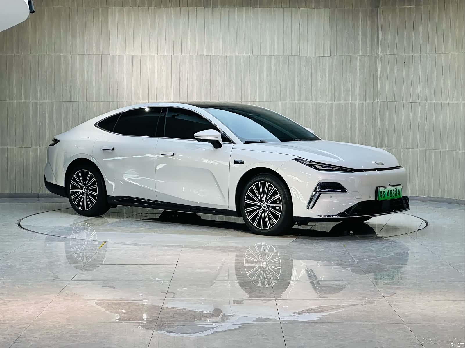Geely 8, 2025 3