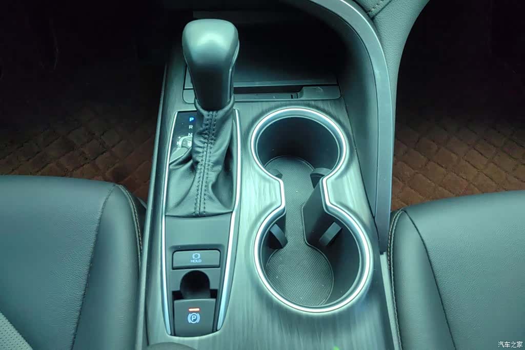 Toyota Camry, 2023 16