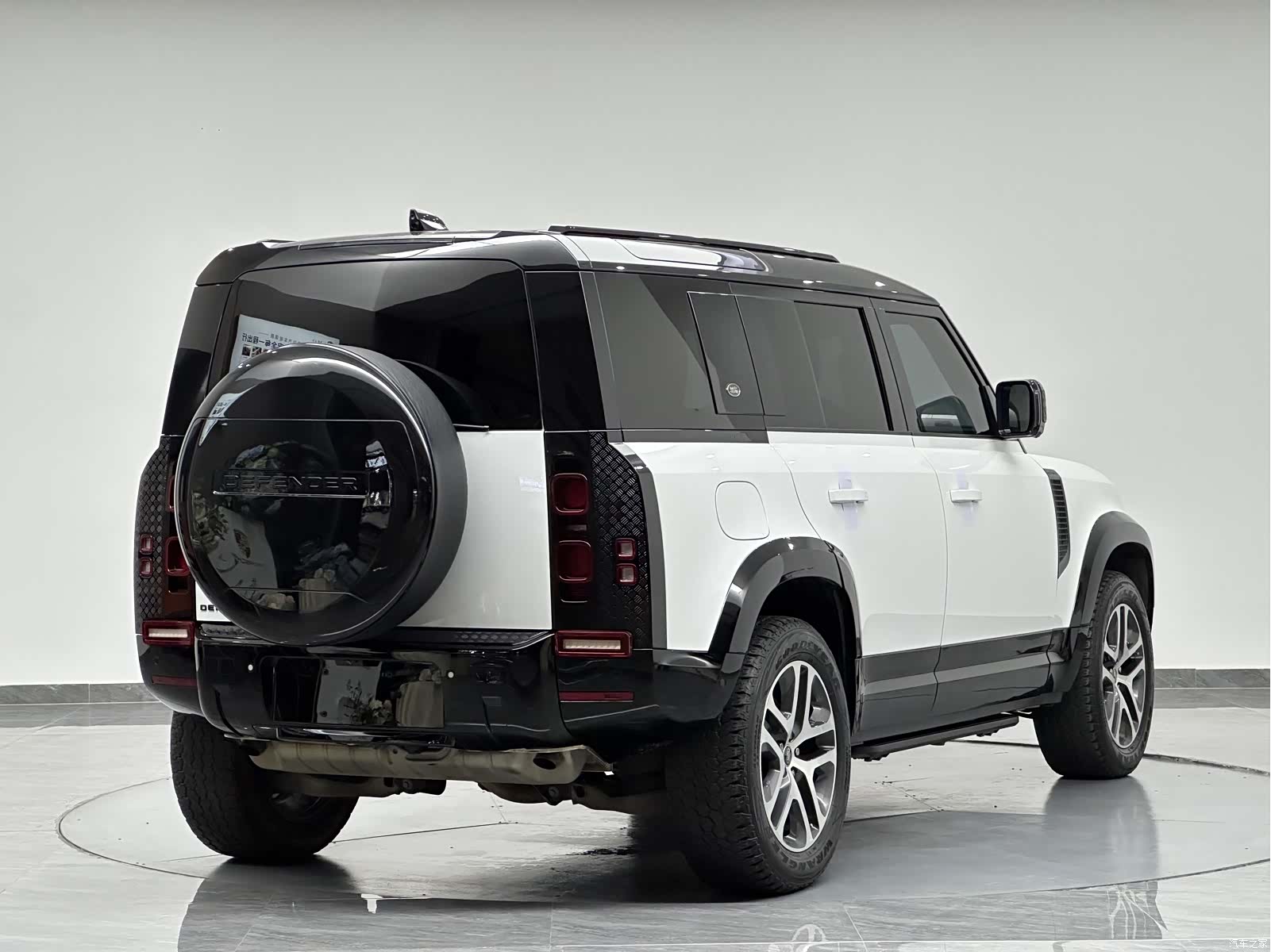 Land Rover Defender, 2021 6