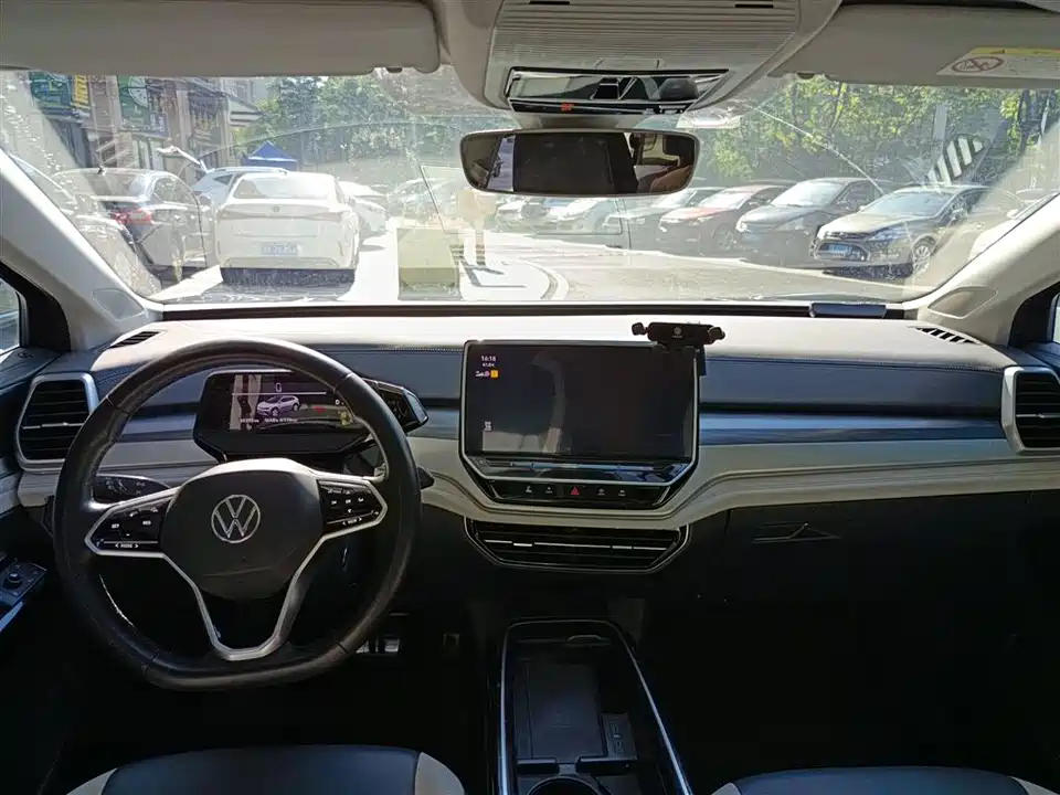 Volkswagen ID.6 CROZZ