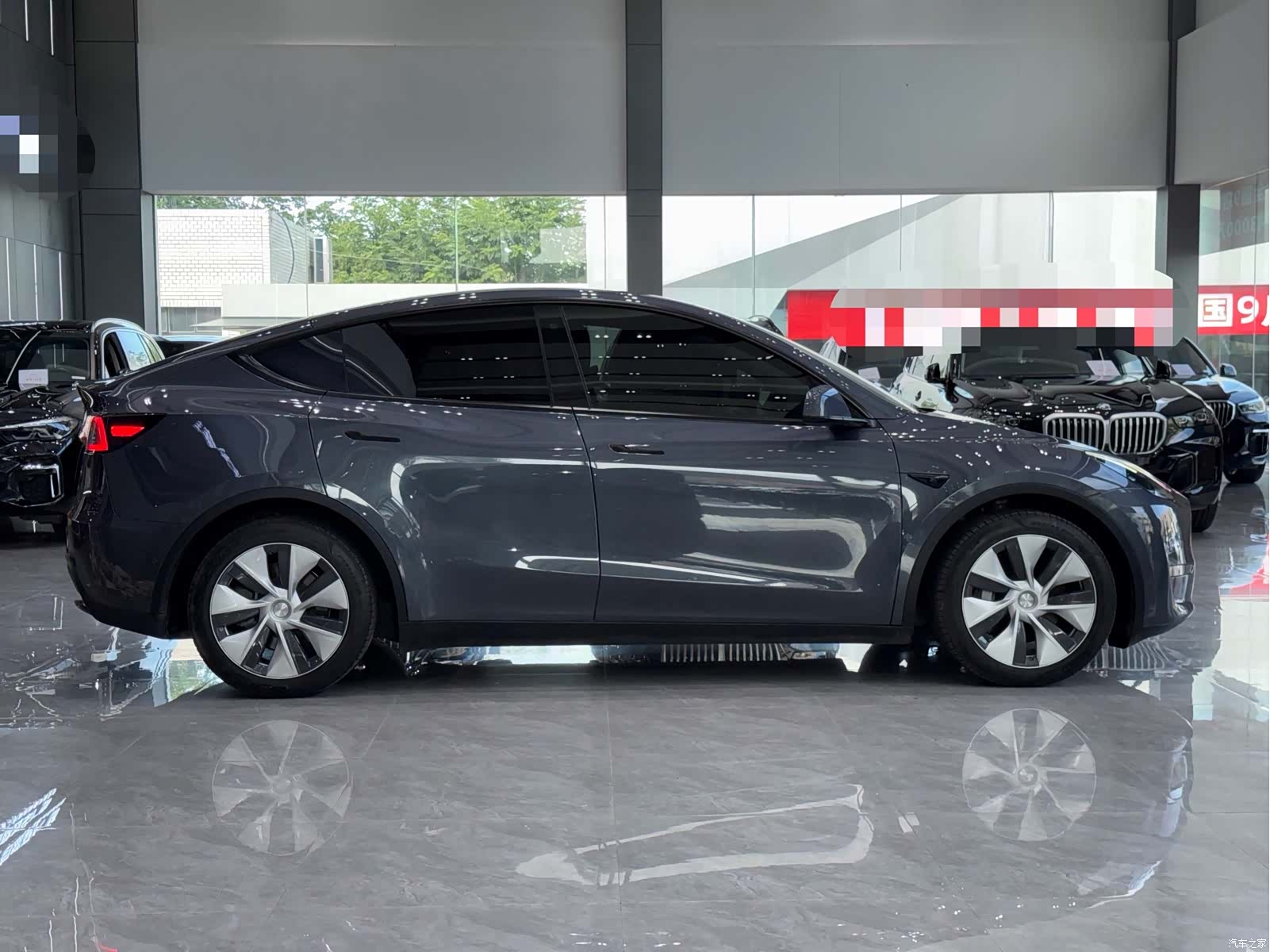 Tesla Model Y, 2021 3