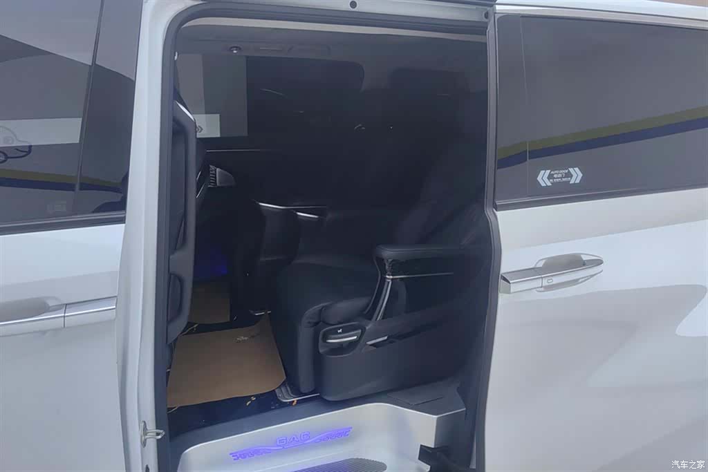 Trumpchi M8, 2023 11