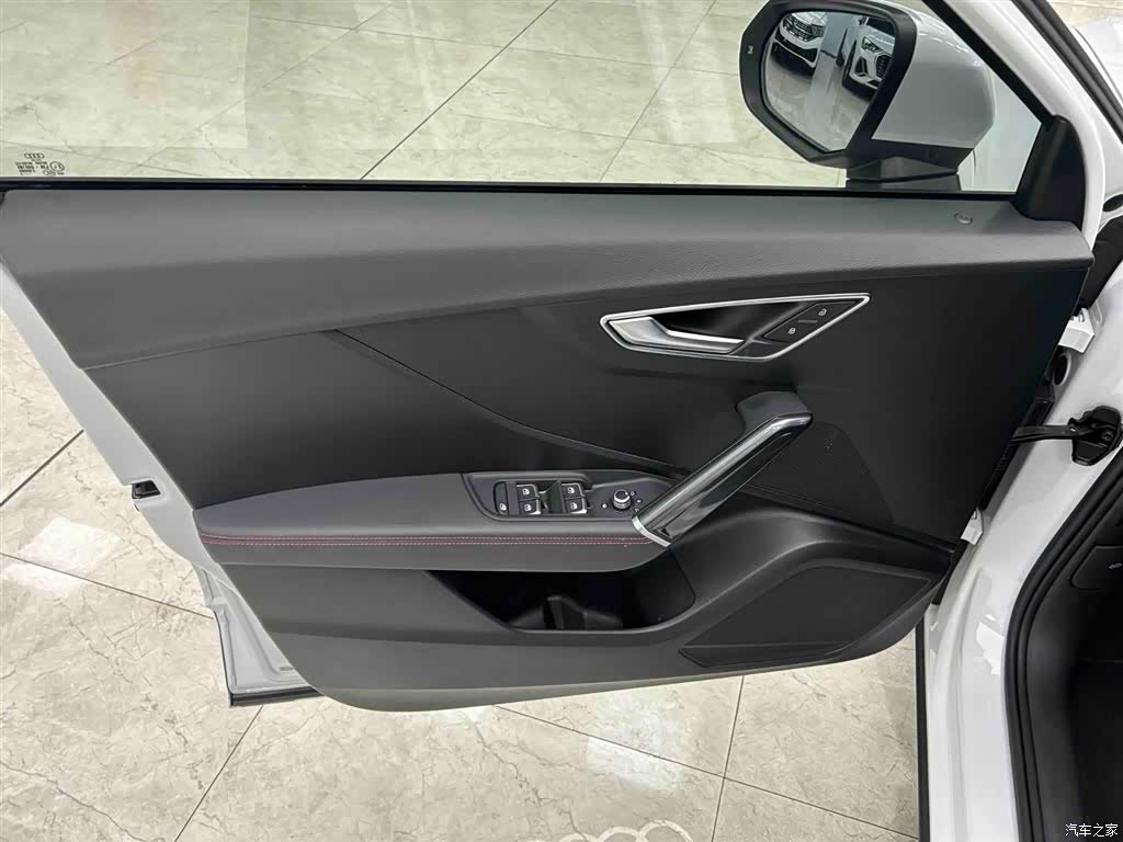 Audi Q2L, 2022 10