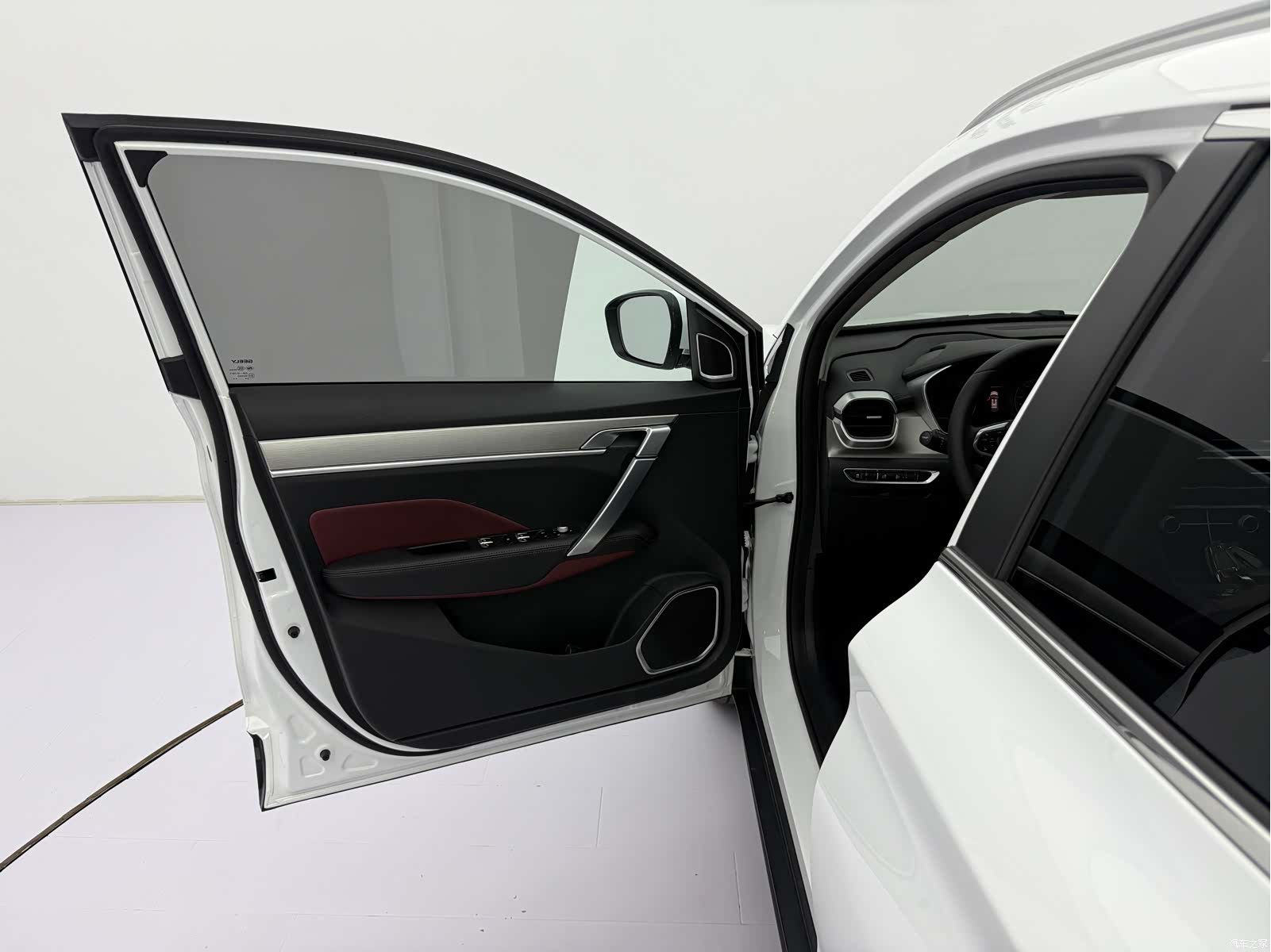 Geely Coolray, 2023 22