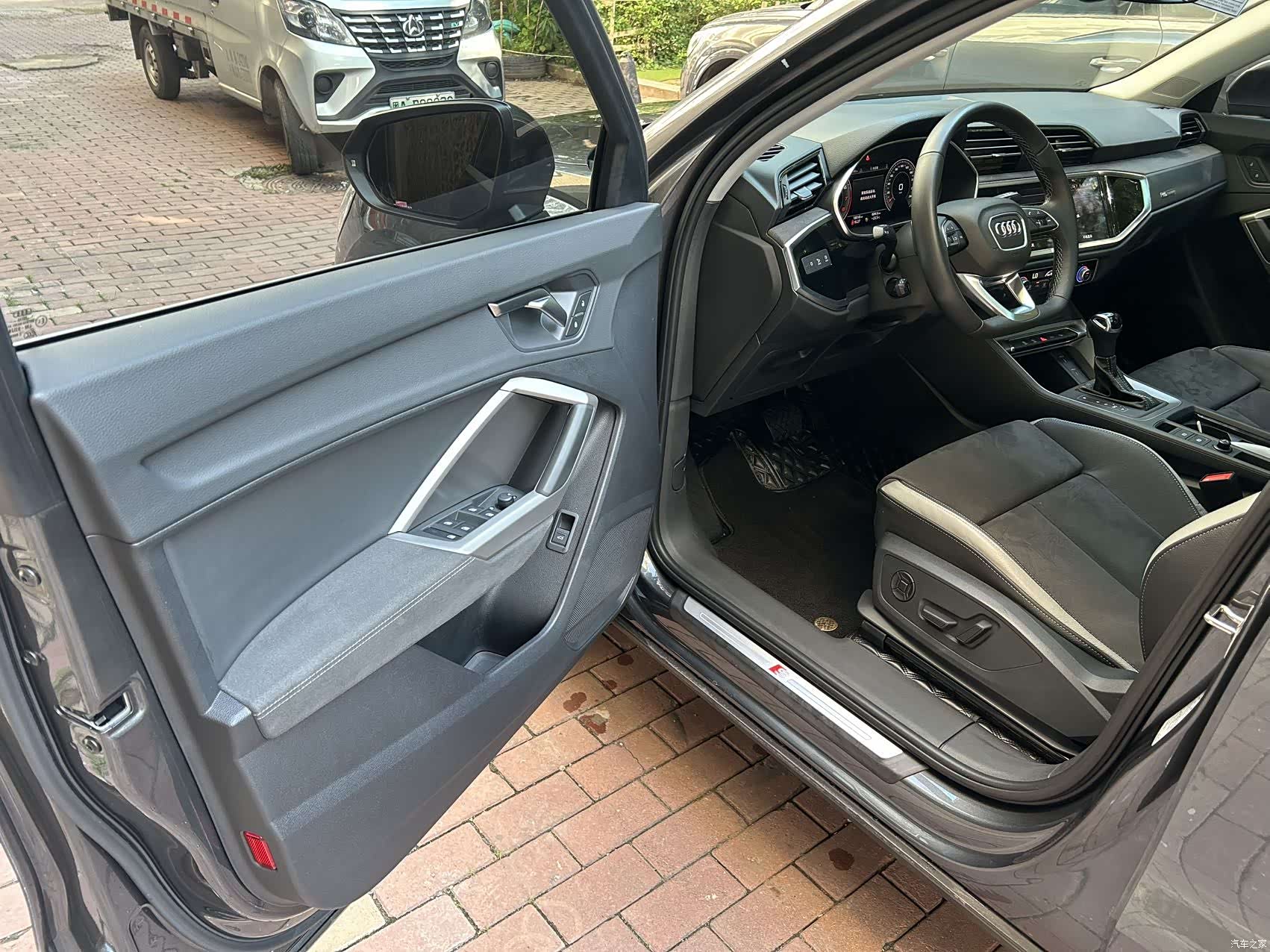Audi Q3, 2023 12