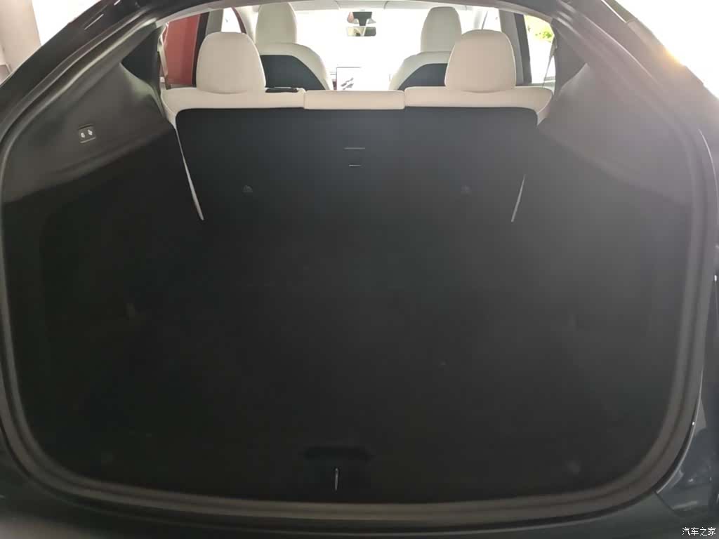 Tesla Model Y, 2025 19