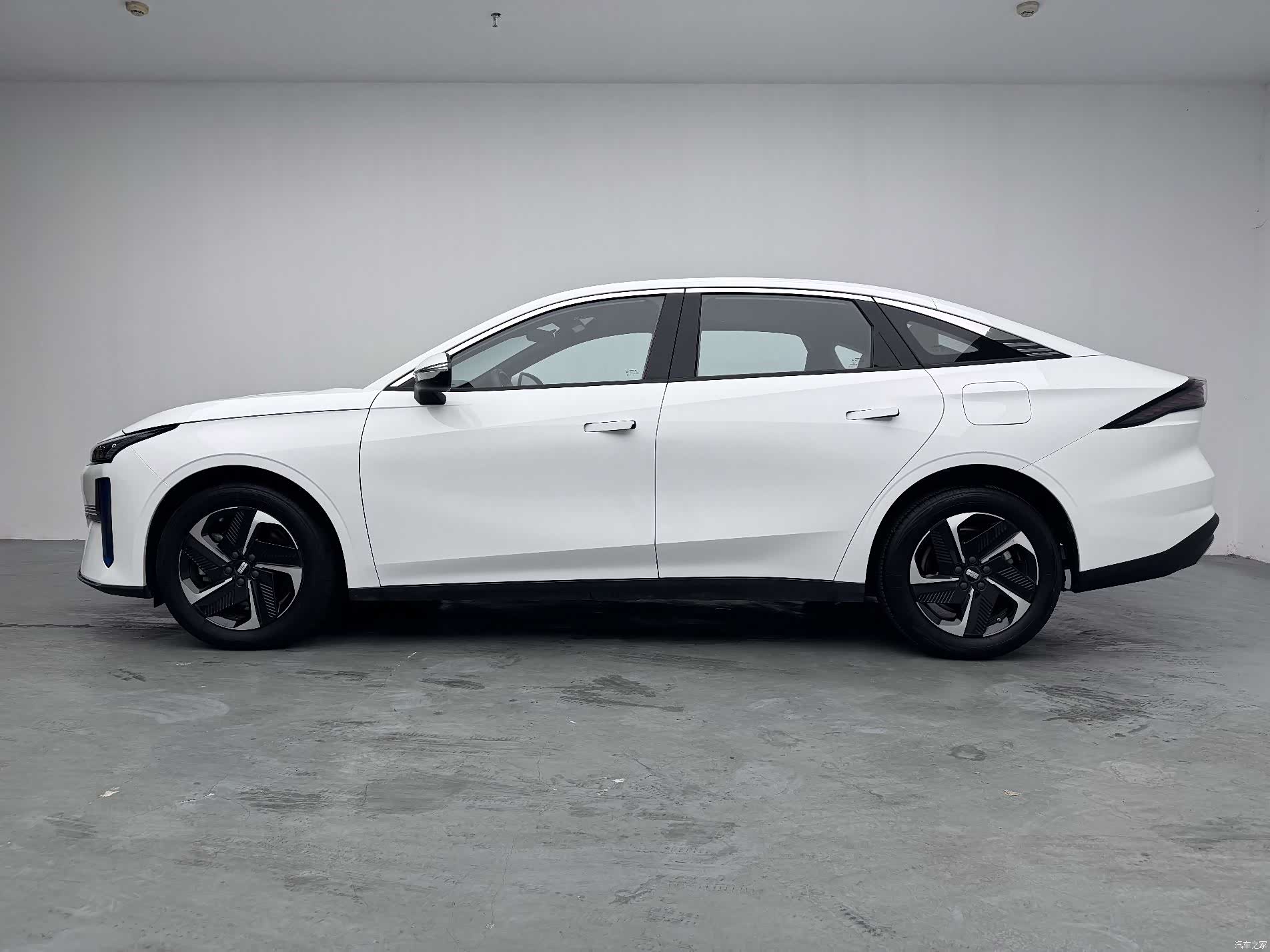 Geely Galaxy L6, 2024 19