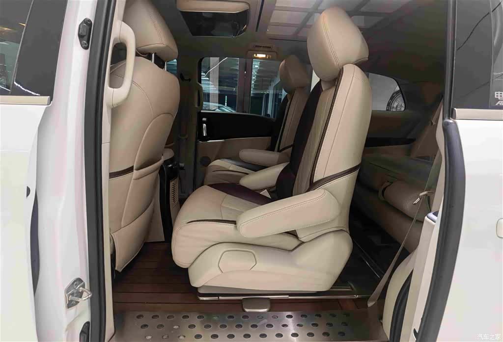 Buick GL8, 2021 10