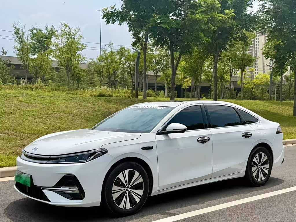 Geely Galaxy A7 EM