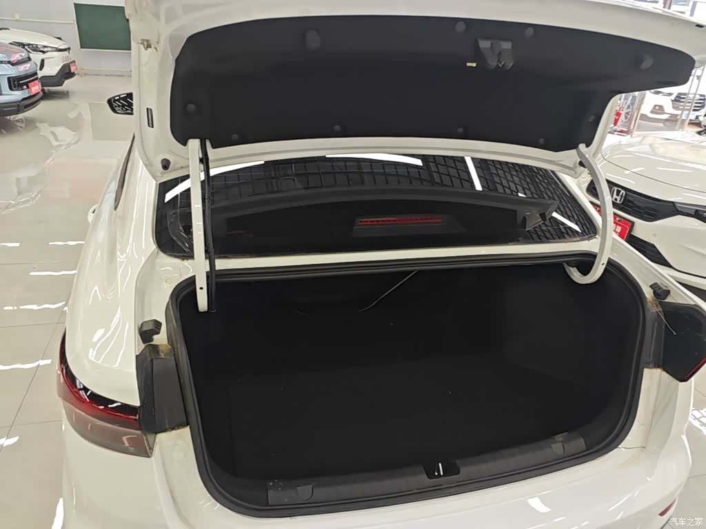 Geely Emgrand, 2025 19