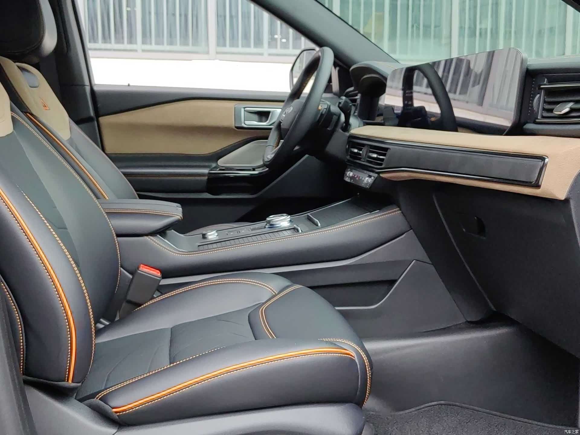 Ford Explorer, 2025 22