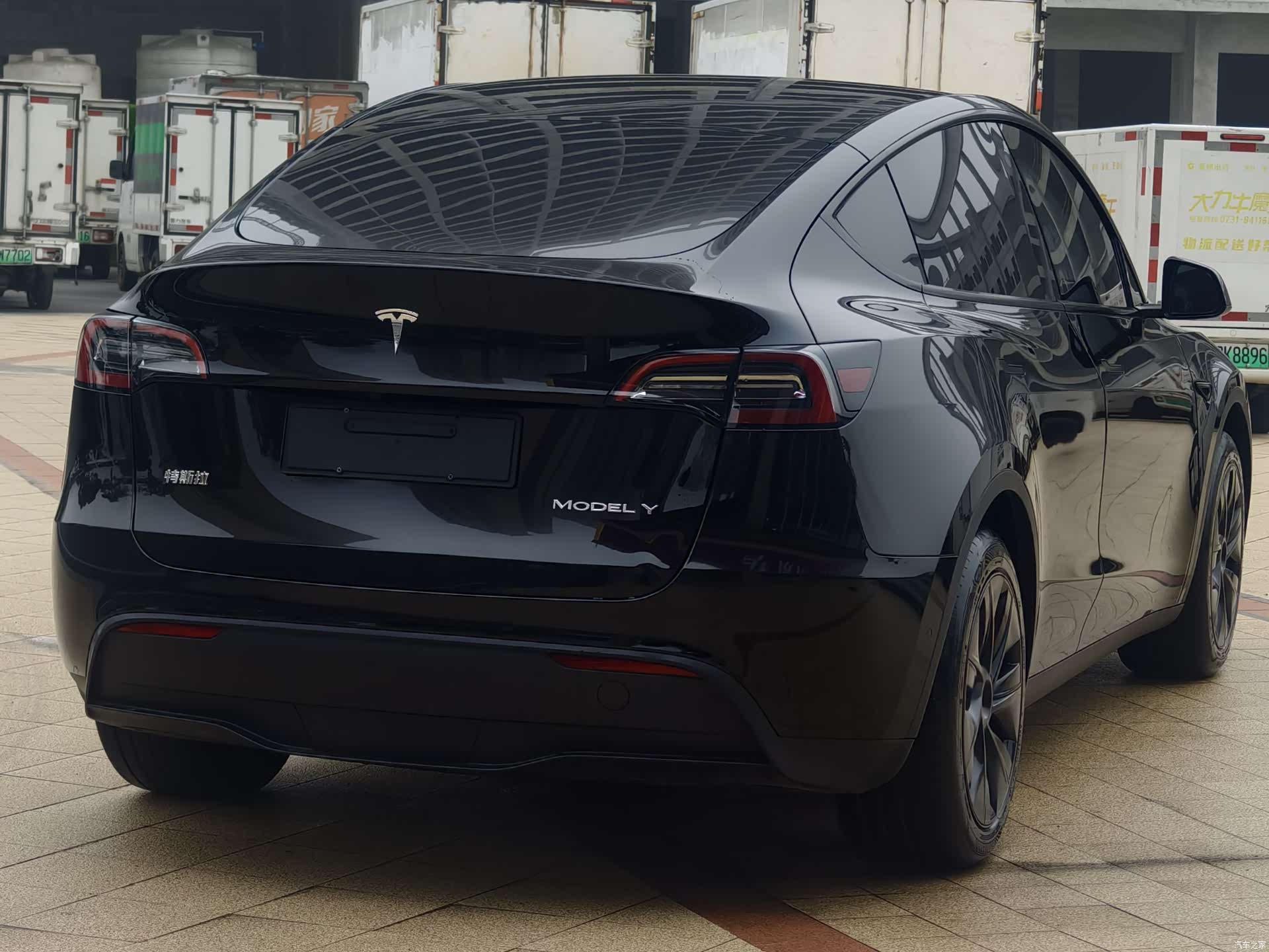 Tesla Model Y, 2024 все фото