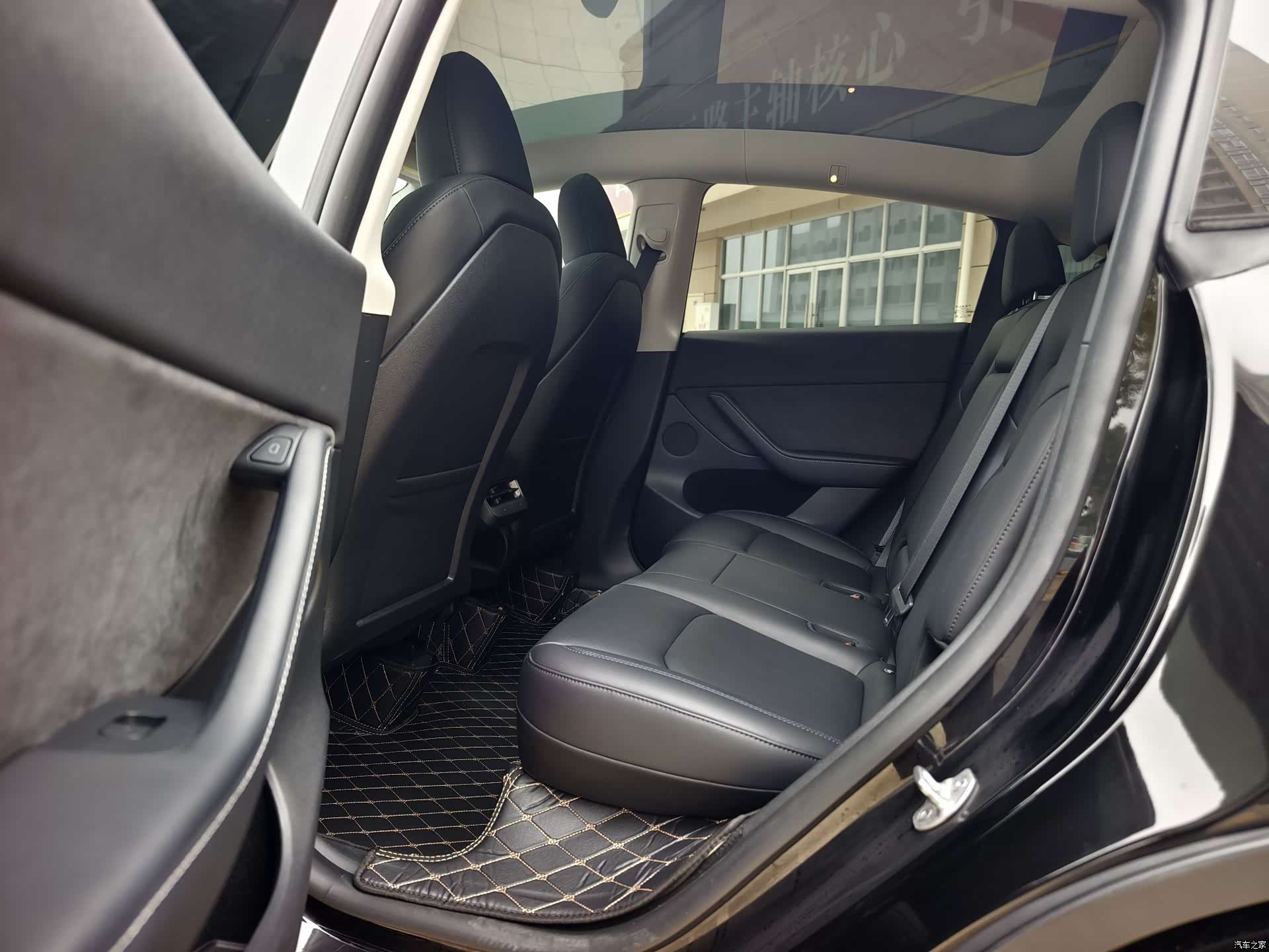 Tesla Model Y, 2024 14