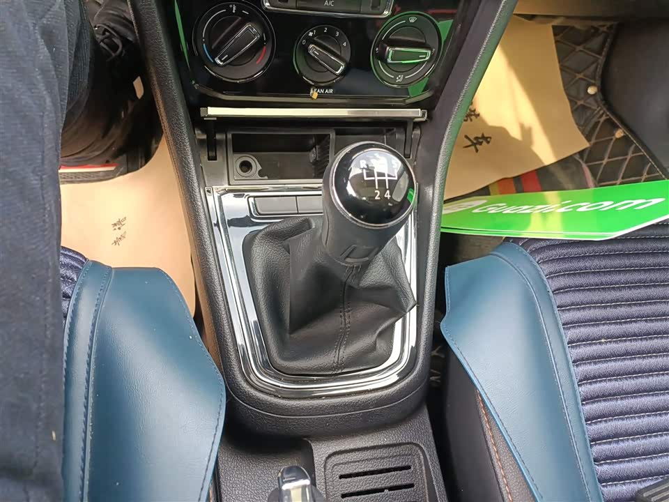 Volkswagen C-TREK Wei Collar