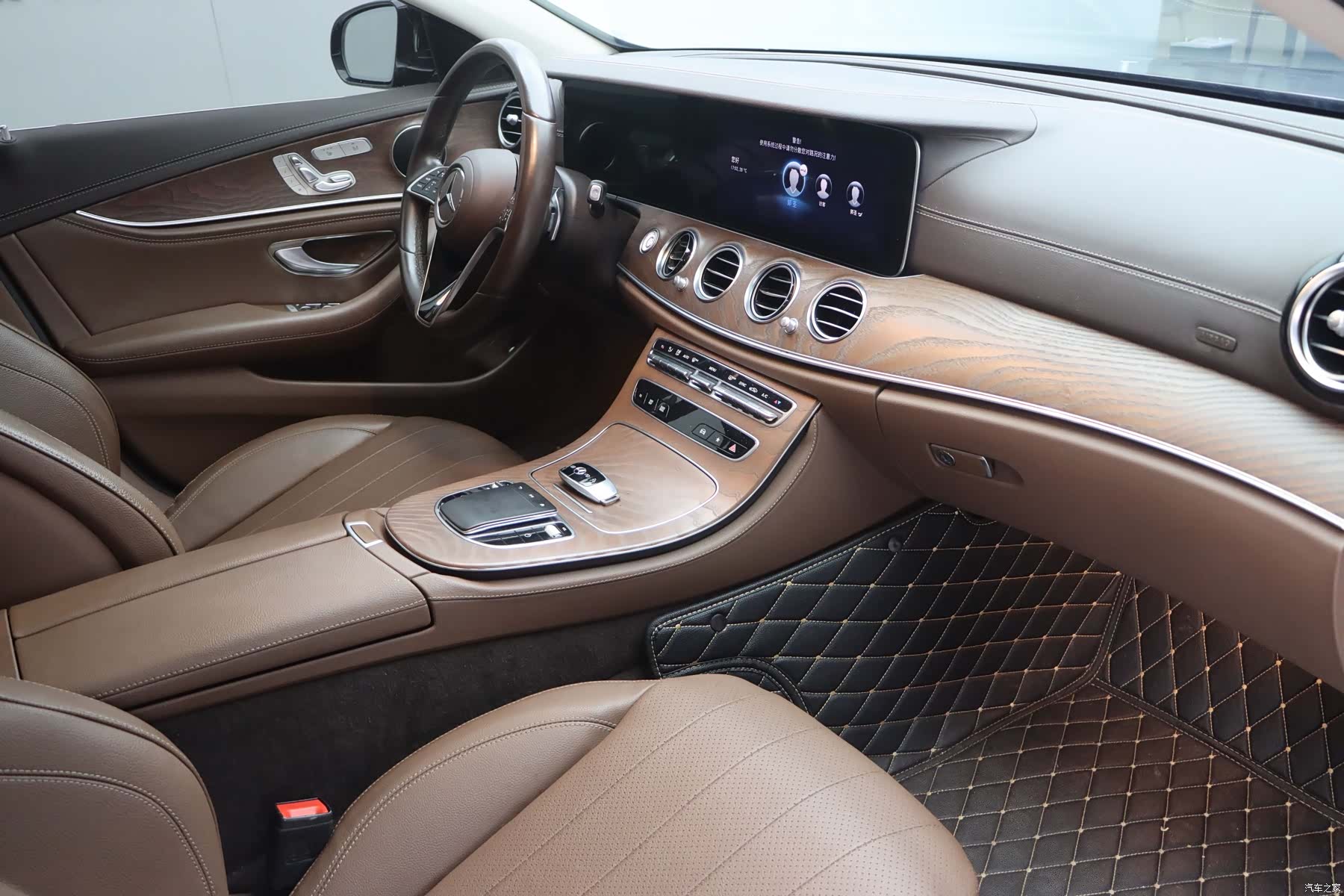 Mercedes-Benz E-Class, 2023 13