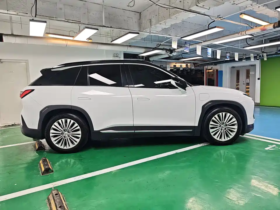 NIO ES6