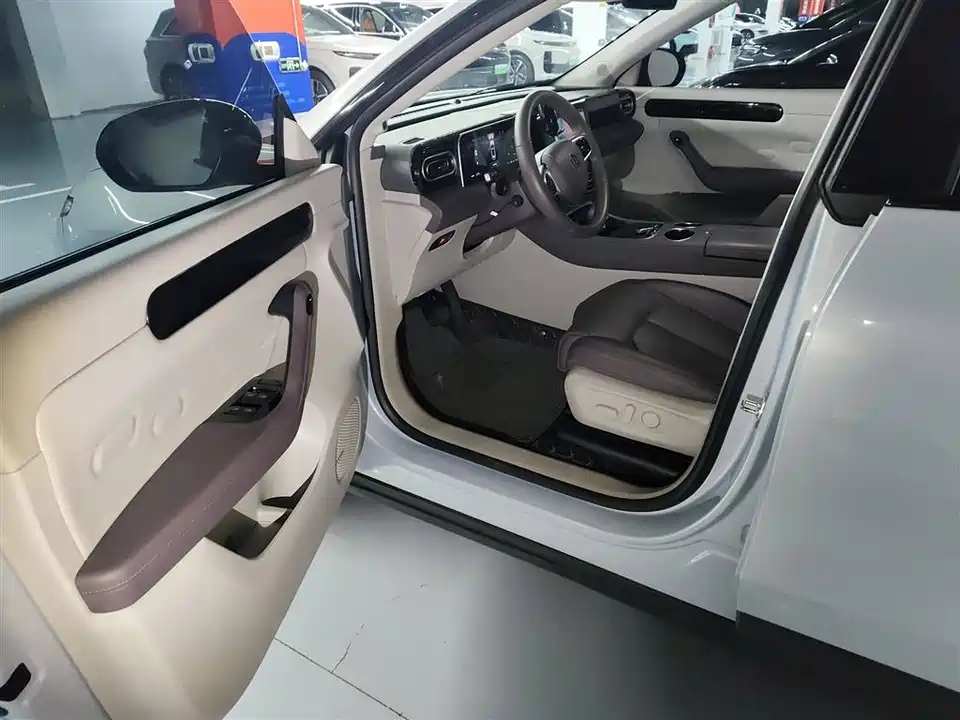 Leapmotor C11