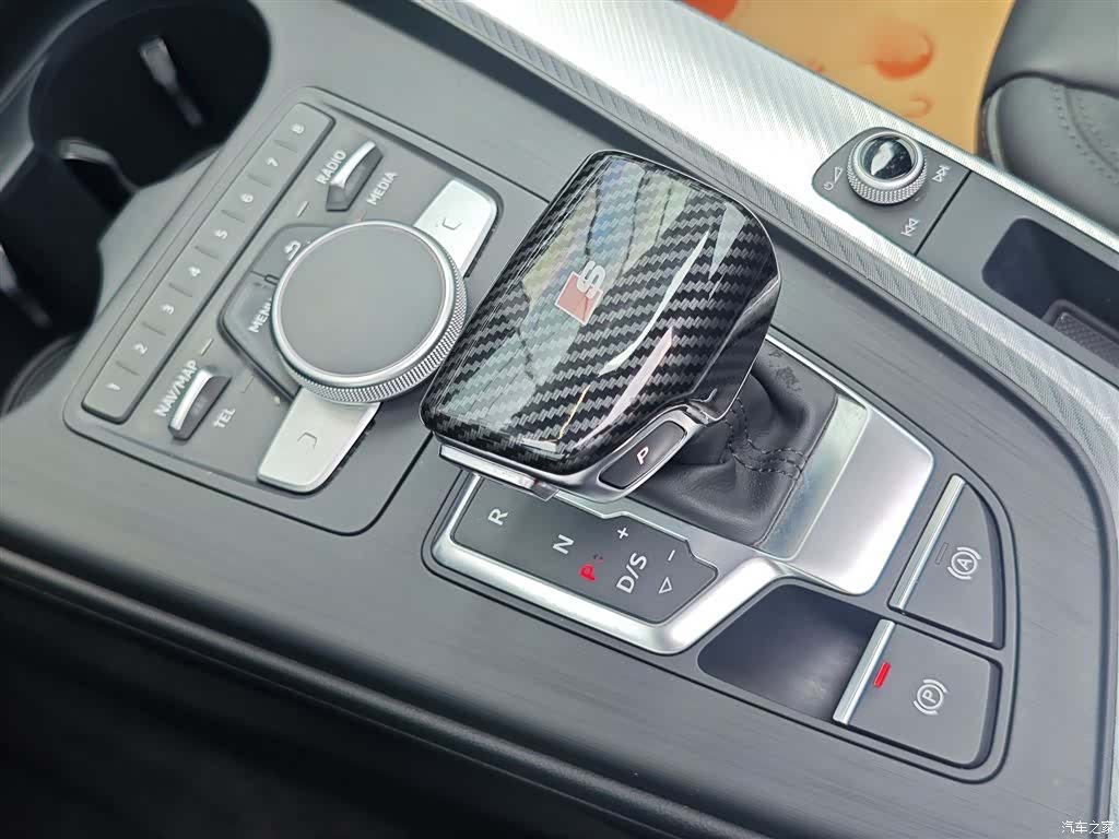 Audi A4L, 2018 14