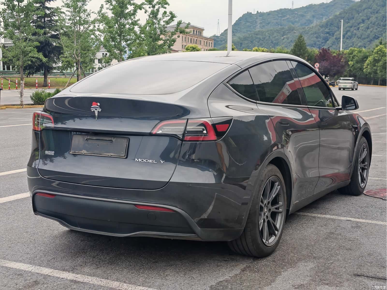 Tesla Model Y, 2024 9