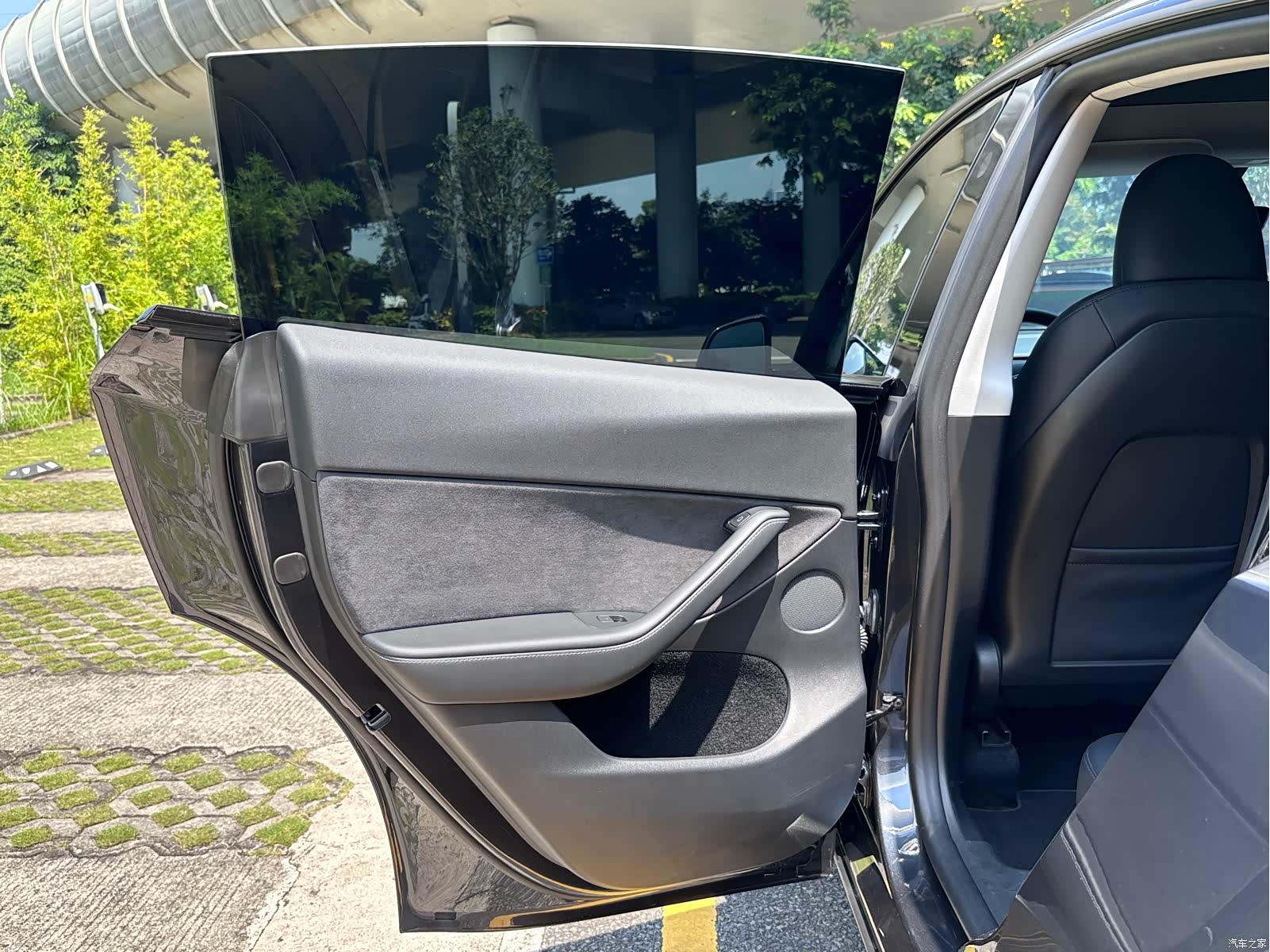 Tesla Model Y, 2024 21