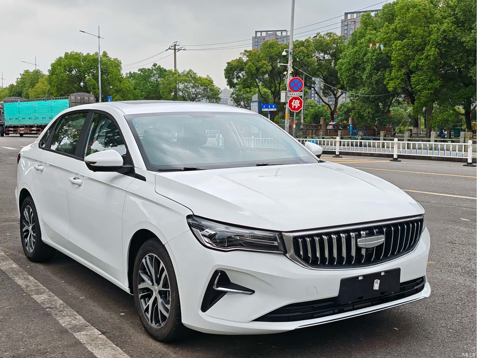 Geely Emgrand, 2026 3