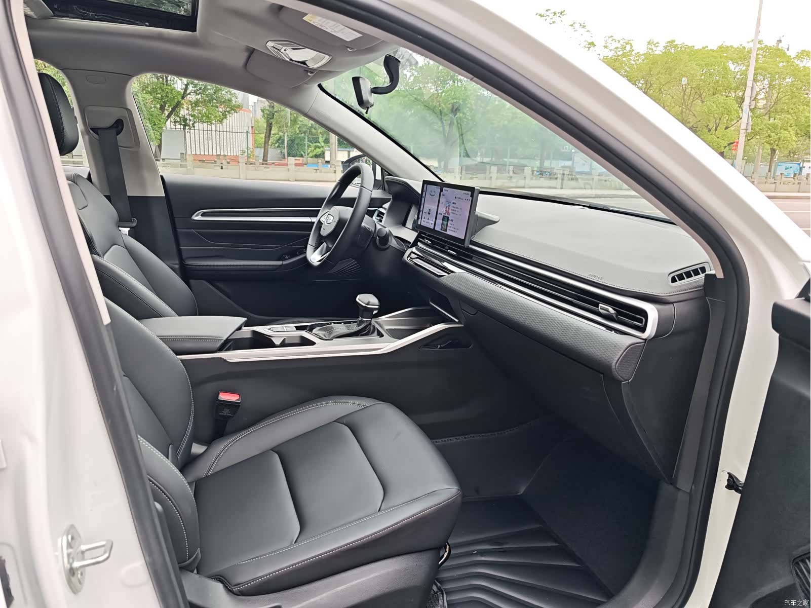 Geely Emgrand, 2026 9