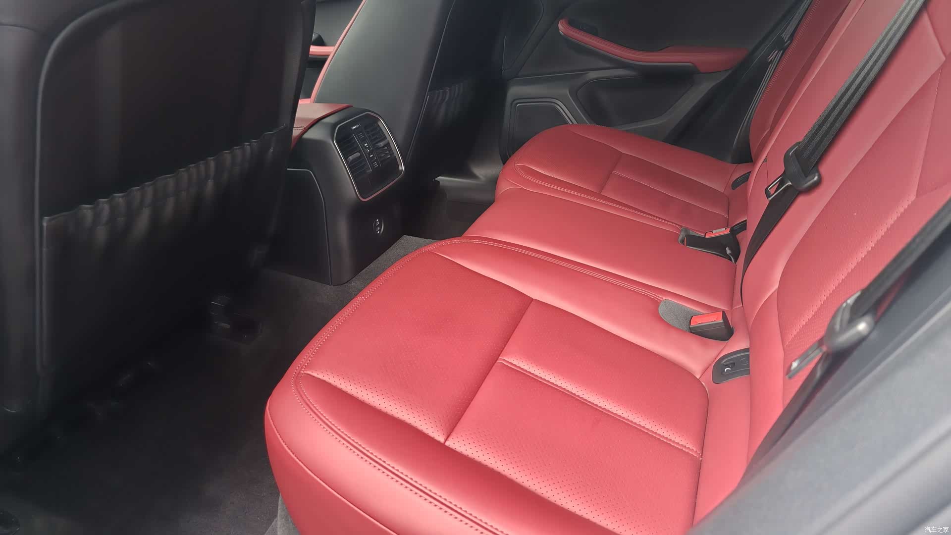 Porsche Macan, 2024 7