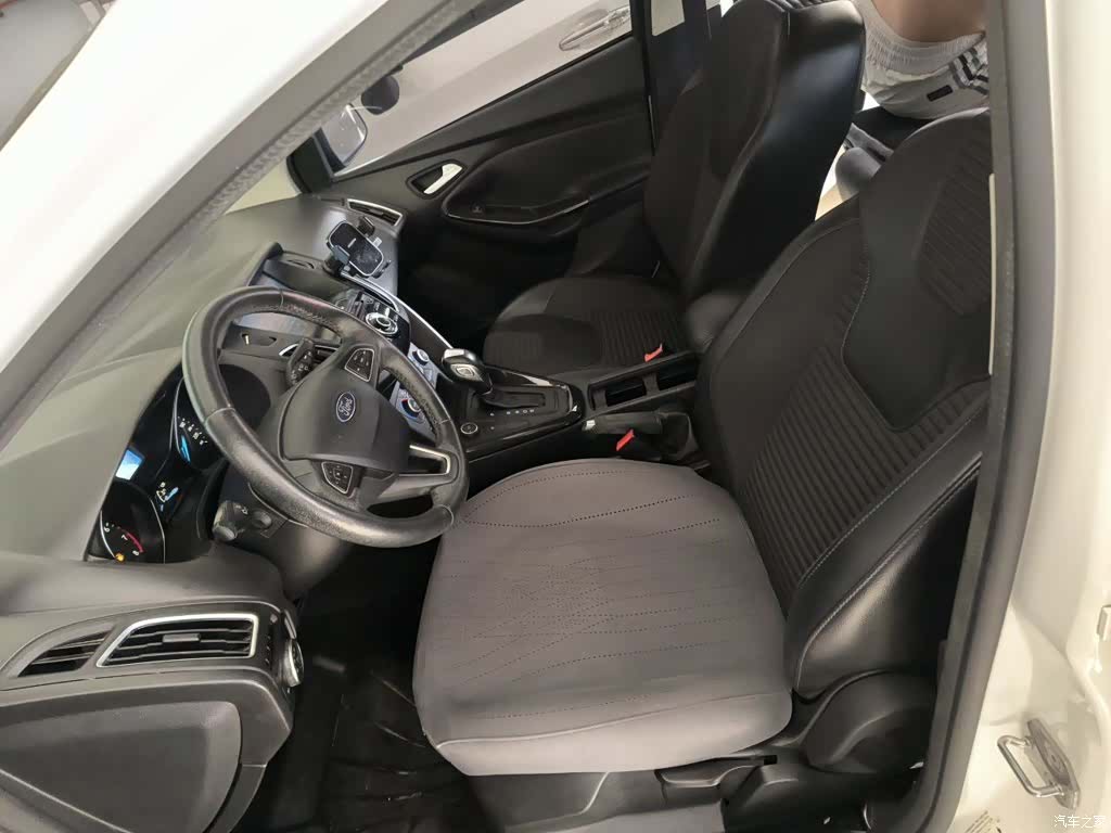 Ford Focus, 2017 12